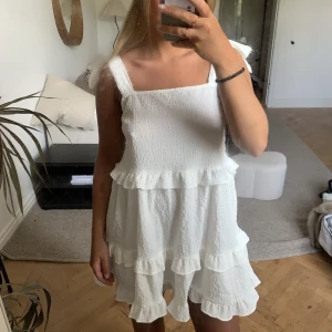 Vit klänning - Använd fåtal gånger