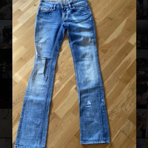 Diesel jeans  -  lågmidjade diesel jeans som tyvärr blivit för små för mig💞storlek 26/32 