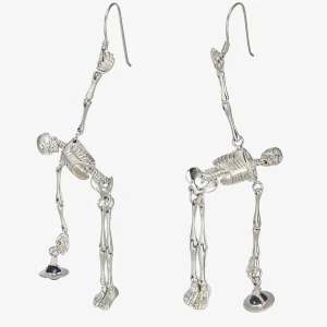 vivienne westwood örhängen  - jättesnygga örhängen från vivienne westwood. fick dom i student present men har aldrig använt dom mer än att prova på dom en gång. asken samt tygpåsen och kort ingår! (org. pris 1700kr)