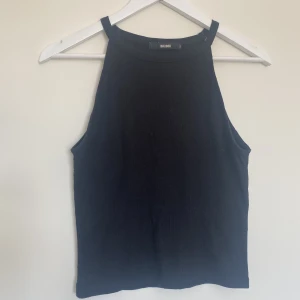 Halterneck linne - Halterneck linne från BikBok. Fint men lite använt skick. 