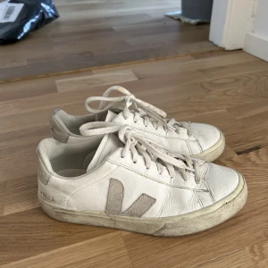Veja sneakers  - Vita sneakers från Veja Storlek 39
