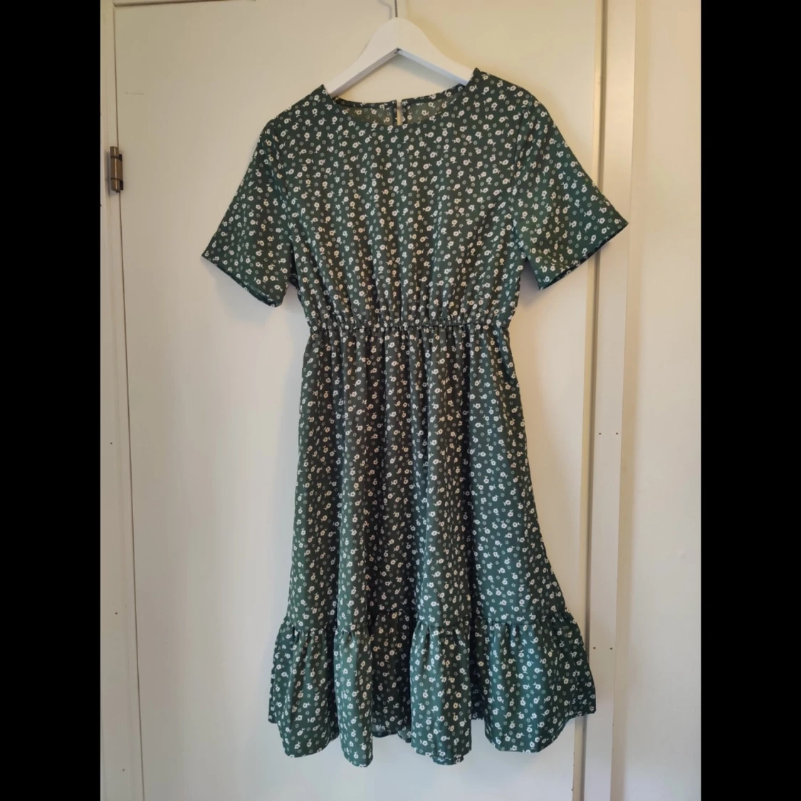 Grön blommig sommarklänning!