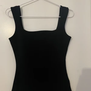 Svart topp - Använd en gång. Jättefint skick 