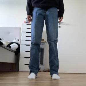 Jeans - Säljer dessa as snygga jeans om är köpta på second hand. Stl 38