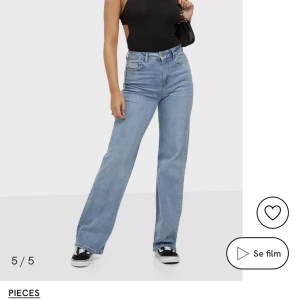 wide leg jeans 💙 - snyggaste wide leg från pieces köpt från nelly, säljer pga aldrig använt. i nyskick utan defekter! 