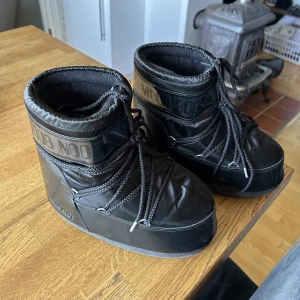 Moon Boot Classic Glance - Säljer mina Moon boots använda endast fåtal gånger Köpta i vintras nya Nypris 1800 Pris kan diskuteras 