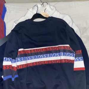 Guess tröja  - Nyskick, nypris 1000