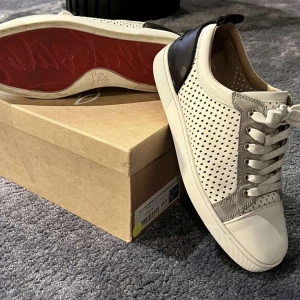 Christian Louboutin  - Säljer dessa unika och feta  loubs för jag ska köpa nya! Dessa är i nyskick!