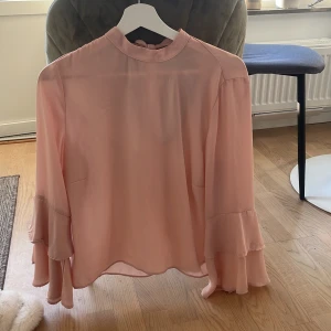 Blus - Använd 1 gång, pga för liten 