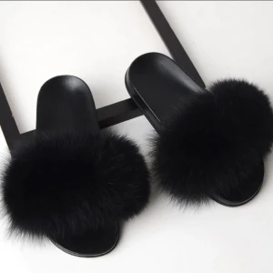 Fluffy tofflor  - Köpt från vivanilla för 599kr. Säljer då dem inte kommer till användning. Storlek 39. skick: utmärkt 