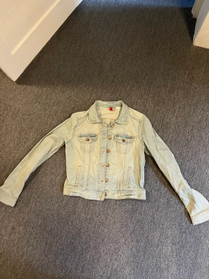 Jeans jacka - Fin ljus jeans jacka 