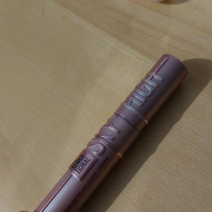.  - Mascara från maybellin säljer den för att den passade inte mina fransar. Säljer den för 80 kr + 20 kr för frakten ❤