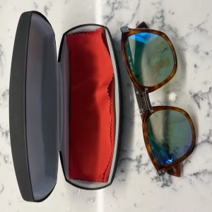 Solglasögon Vivienne Westwood - Nyskick köpa på Vestaire Collective