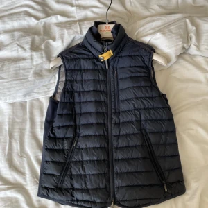 Parajumpers Väst Mörk Blå - Storlek S Ny pris 3700kr Mycket bra skick