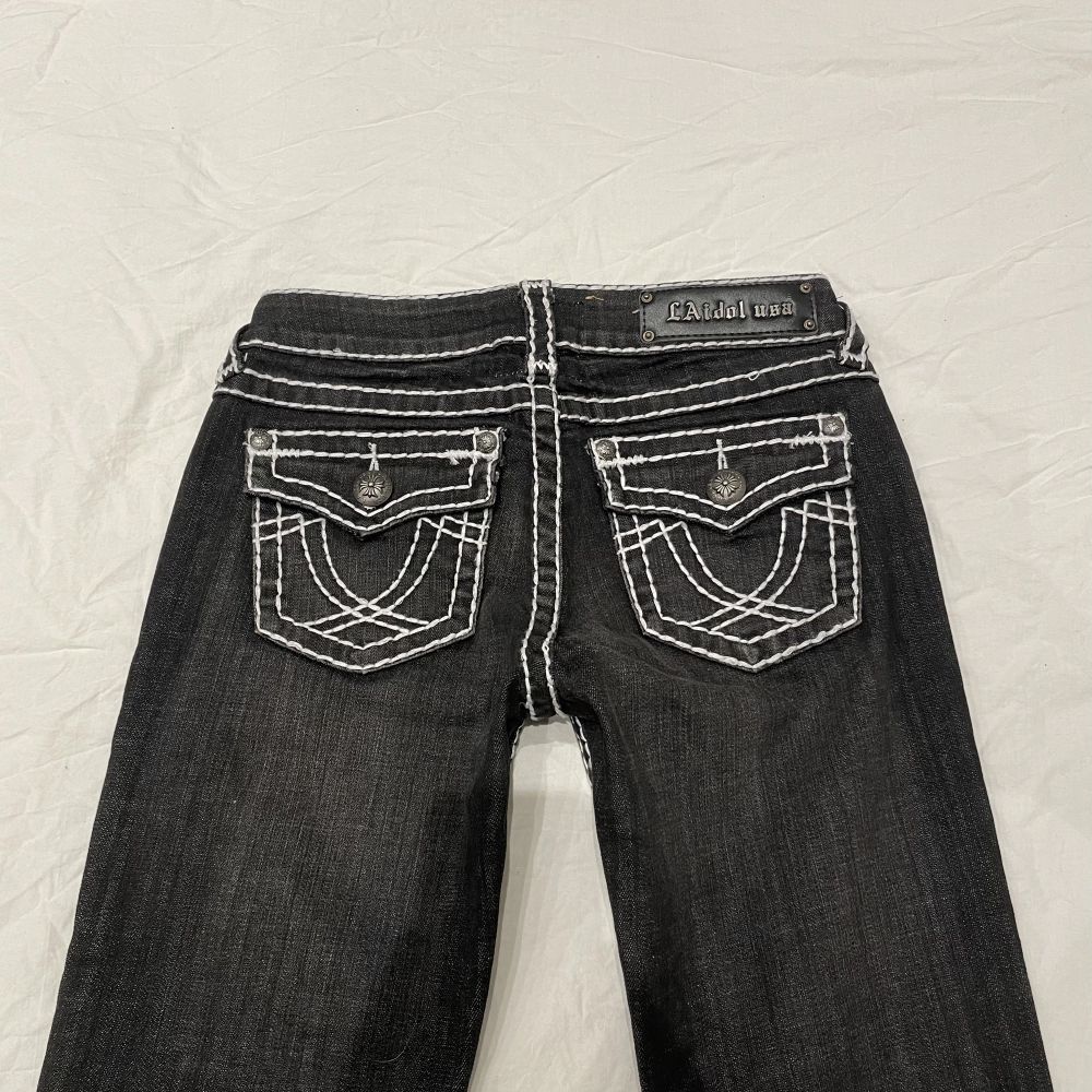 Snygga grå tru religion-liknande jeans i nyskick med lappen kvar💓låg midja och slim/bootcut! Midja ca 78 cm o innerben ca 84 cm. Jeans & Byxor.