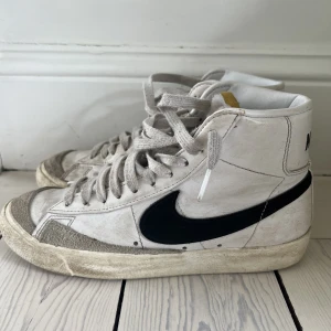 Nike blazer skor storlek 37,5 - Väll använda men i bra skick Meddela om frågor eller funderingar 