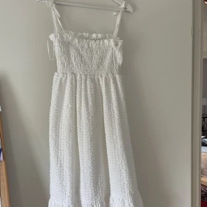 Klänning - Superfin somrig klänning, använd 1 gång. 