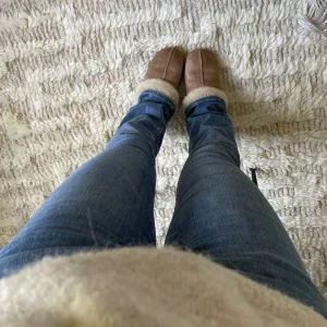Zara Jeans  - Säljer dessa super fina lågmidjade bootcut jeans från zara! De är i storlek 34 men passar 36