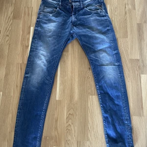 Replay jeans - Säljer ett par schyssta jeans till sommaren. Snygg ljus tvätt som passar till det mesta. Hör av er för fler bilder eller frågor! //Alex