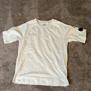 Cp company T-shirt - Bra skick liten repa på merket inte använd mycket 