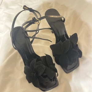 Klackar med blommor  - St 36. Aldrig använda! 