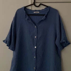 Blus - Aldrig använd!! 💘  