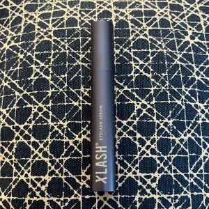 Xlash serum  - En xlash serum som är använd ungefär 10% om inte mindre. 