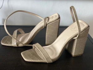 Snygga sandaler  - Helt nya 