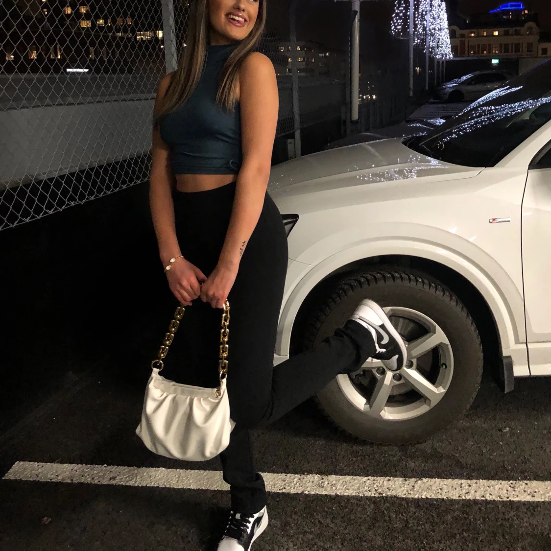 Svarta kostymbyxor med slits - 90