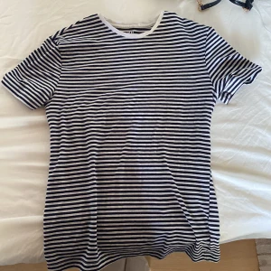 Randig tröja  - Randig t-Shirt. Aldrig använd, bara testaf