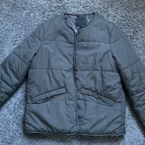 Grön dunjacka - Grön jacka från Lager 157. I fint skick. 