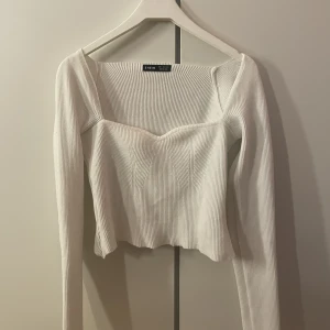 Stickad tröja - Från shein men väldigt skönt material ändå.