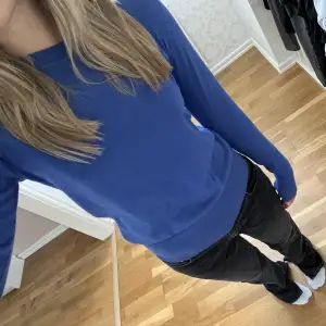 En blå jättefin tunn långärmad tröja ifrån Lindex💗 skriv till mig vid intresse💕