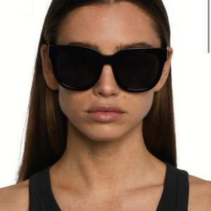 Säljer dessa oanvända solglasögon från Corlin - org. Pris 1200kr