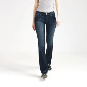 Jeans  - Säljer dessa jeans från Mavi, i modellen Bella och i grå färg istället, dom är i nyskick!! 