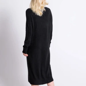 Fin stickad klänning  - Svart stickad klänning i oanvänt skick, Riktigt mysig🥰 Egna bilder fås vid intresse!!