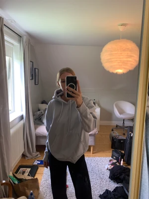 Hoodie weekday  - Hoodie från weekday, inga tecken på användning 
