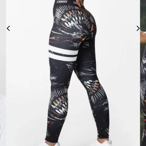 Stronger tights  - Nästintill oanvända träningstights från Stronger. Storlek M men passar även S och L. Sitter på plats och är otroligt sköna. Nypris 799kr, mitt pris 350, men kan absolut diskuteras!😊