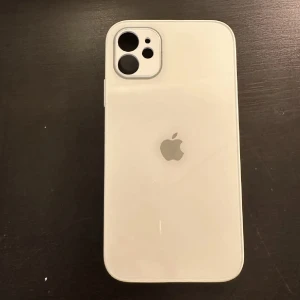iphone skal - vitt iphone11 skal med glasbaksida, helt oanvänt