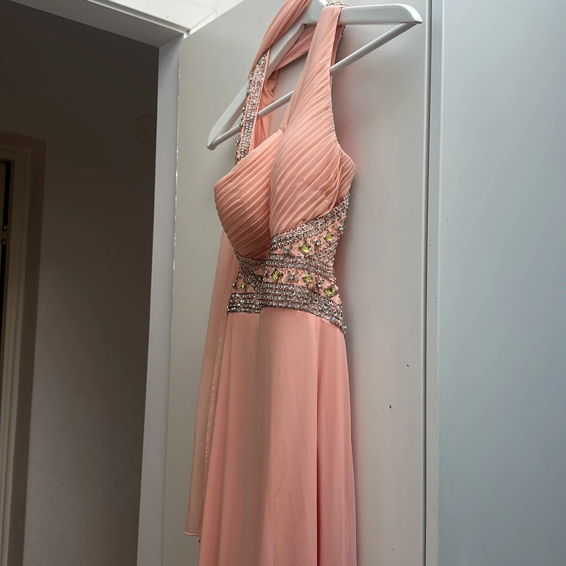 Vacker klänning till fest eller bröllop