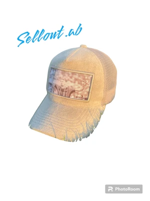 Zlatan keps Limited edition  - En fet limited keps på Zlatan när han van firar vinsten av serie A 2022, keps finns inte att köpa någonstans längre! (Användt skick) Perfekt keps inför sommaren! Använd fåtal gånger, hör av dig vid minsta frågor!🤗 