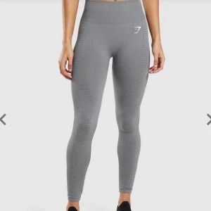Gymshark tights - Jag säljer dessa Träningstights från gymshark på de inte kommer till användning. De är använda ett fåtal gånger och är därav i nyskick. Köpta för ca 600kr men sälja för 250kr!✨