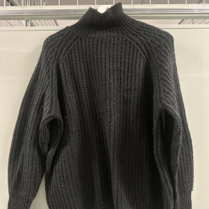 Polo - Stickad polotröja i strl s från lager 157. 