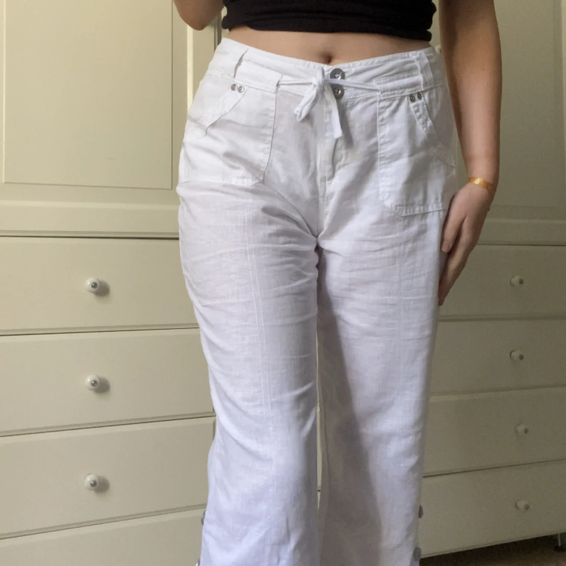 Vita linnebyxor