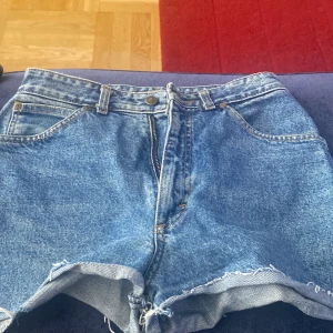Lee shorts - Säljer dessa lee shorts eftersom jag aldrig använt pga att dom e lite för små