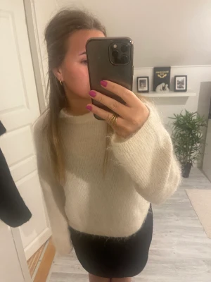 Stickad tröja från & Other stories - Använd fåtal gånger! Bra skick! 