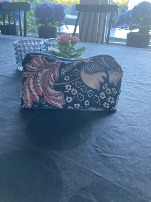 Necessär  - Säljer egensydda necessär går att ändra tyg ( färg och mönster ) 