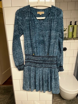 Michael Kors klänning - Säljer denna fina klänningen.❤️