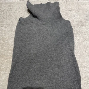 Grå polo tröja - Bra skick