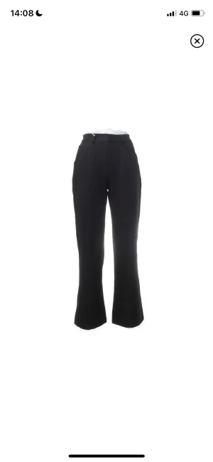 kostymbyxor  - Lågmidjade/midwaist jättefina kostymbyxor från madlady. Helt oanvända med prislappen kvar. Storlek xxs men funkar bättre med för xs.